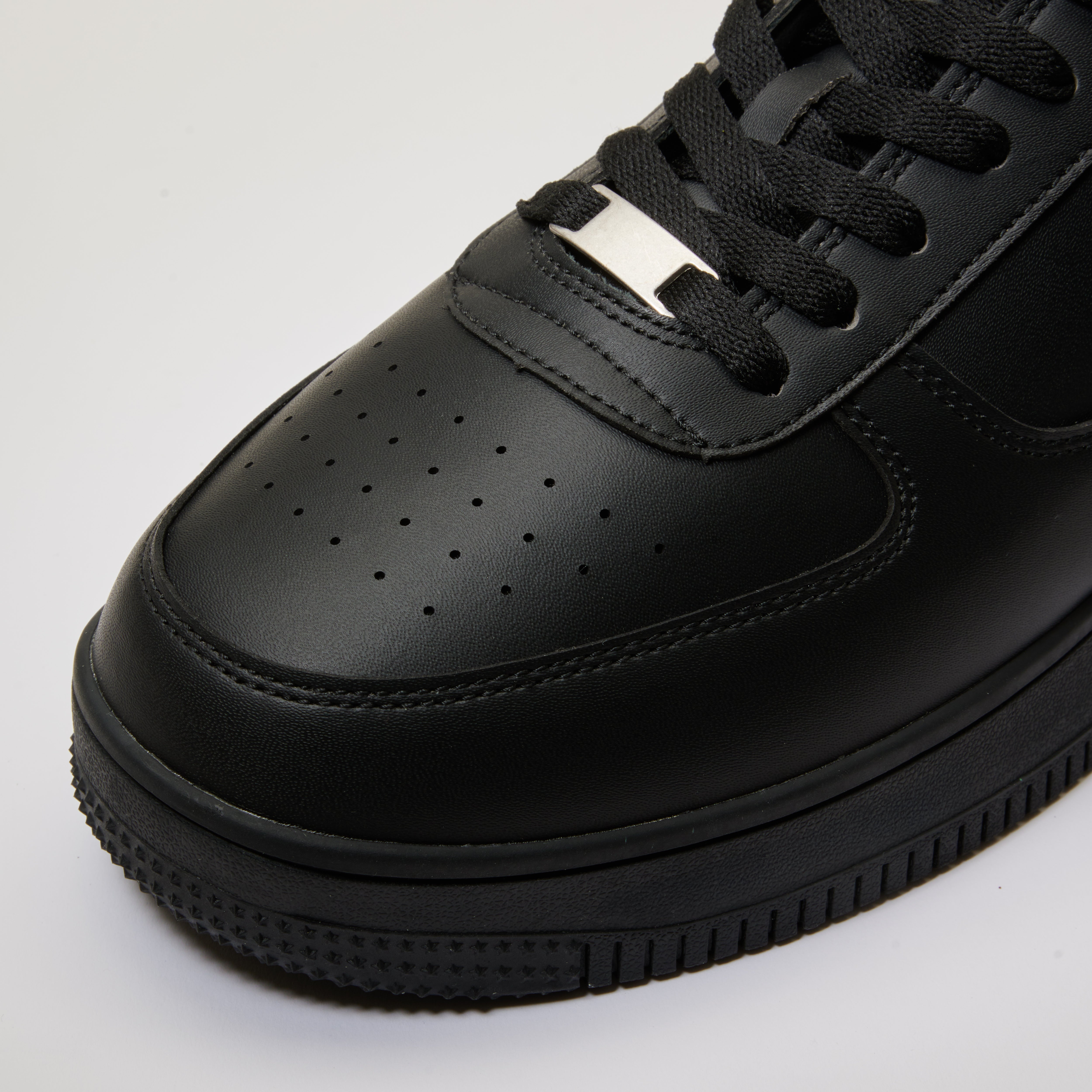 ALTIVO BLACK | 2.6 in Heel-Up Sneakers – VERARUS